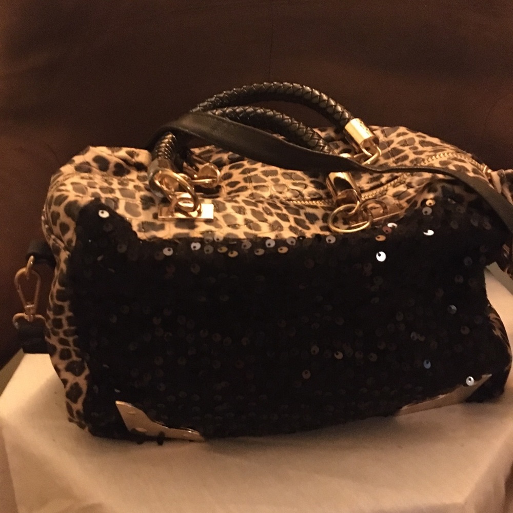 Leopard purse